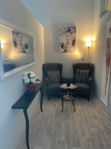 Attractive salon 7